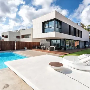 villa-la-blanca-luxury-villa-barcelona-costa-brava.catalonia-hotels.com/